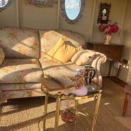 The Pink Cottage Upstairs Suite & Garden Summer Room Whitehead Екстер'єр фото