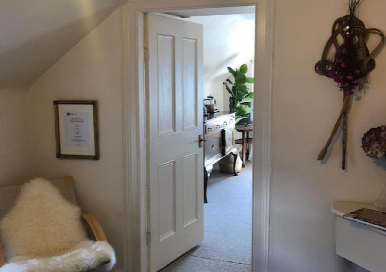 The Pink Cottage Upstairs Suite & Garden Summer Room Whitehead Екстер'єр фото