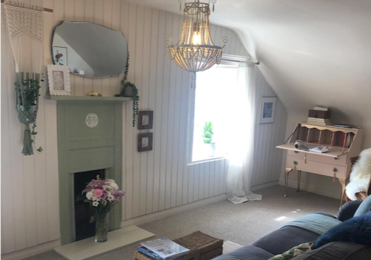 The Pink Cottage Upstairs Suite & Garden Summer Room Whitehead Екстер'єр фото