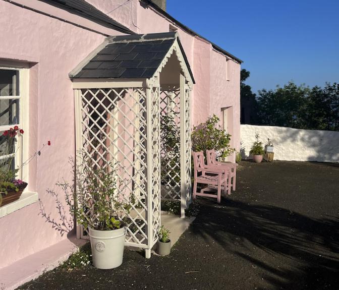 The Pink Cottage Upstairs Suite & Garden Summer Room Whitehead Екстер'єр фото