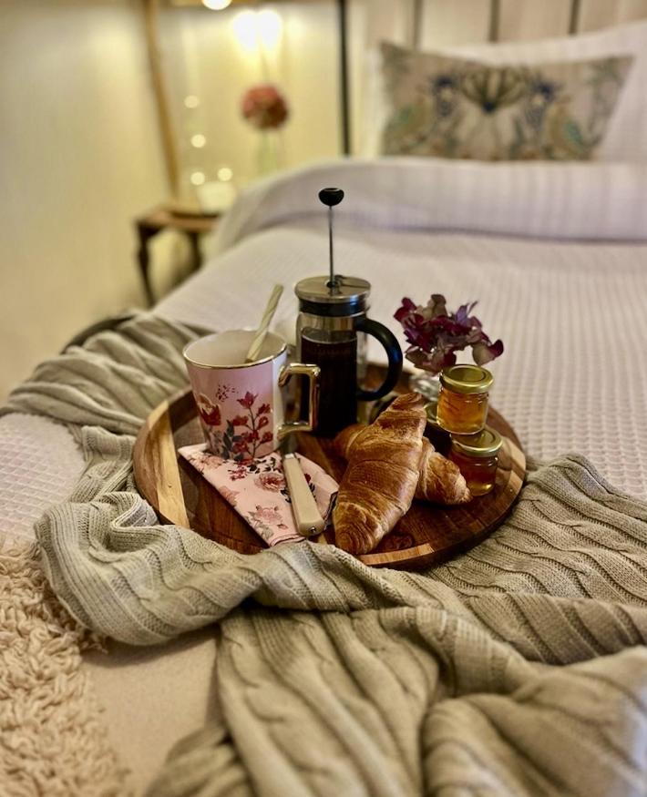 The Pink Cottage Upstairs Suite & Garden Summer Room Whitehead Екстер'єр фото