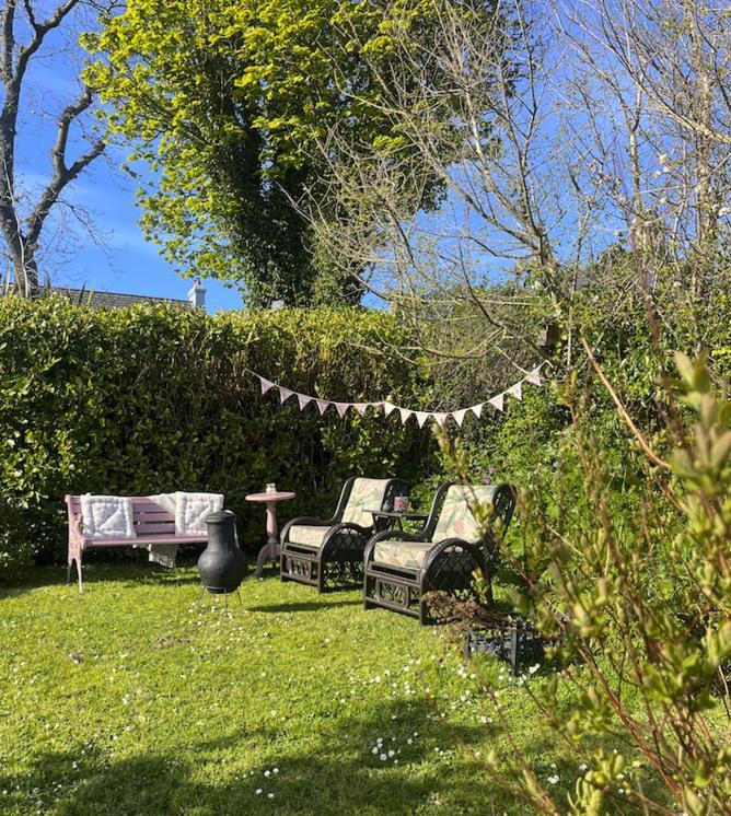 The Pink Cottage Upstairs Suite & Garden Summer Room Whitehead Екстер'єр фото