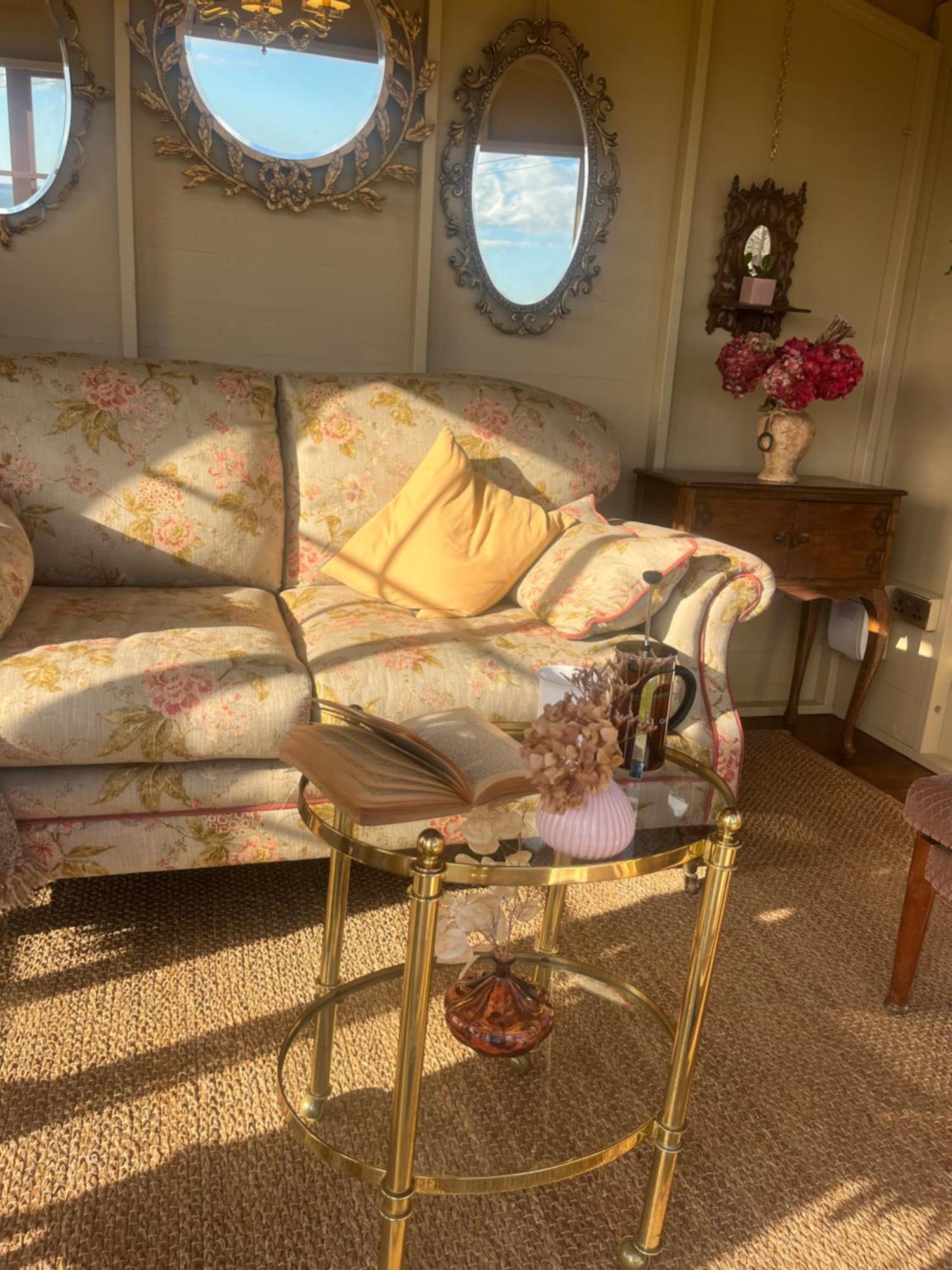 The Pink Cottage Upstairs Suite & Garden Summer Room Whitehead Екстер'єр фото