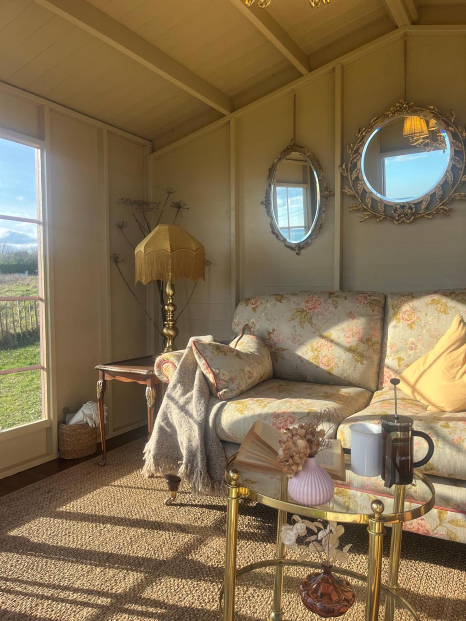 The Pink Cottage Upstairs Suite & Garden Summer Room Whitehead Екстер'єр фото
