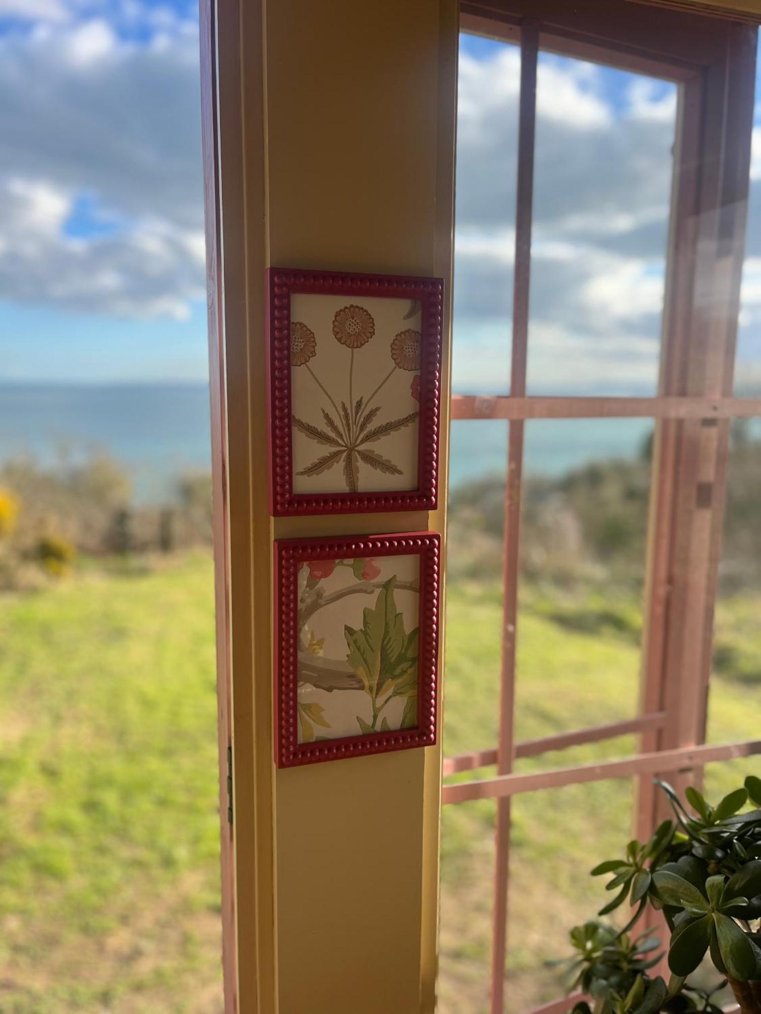 The Pink Cottage Upstairs Suite & Garden Summer Room Whitehead Екстер'єр фото