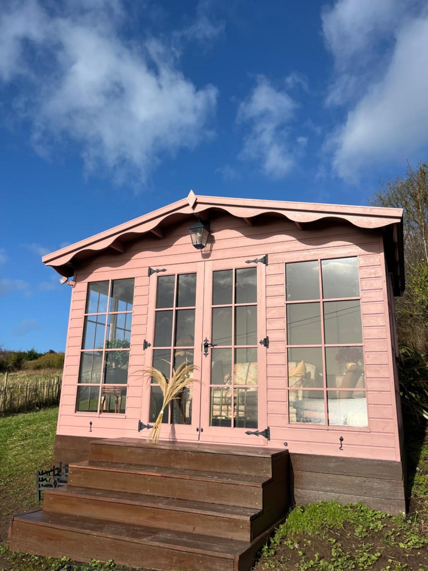 The Pink Cottage Upstairs Suite & Garden Summer Room Whitehead Екстер'єр фото