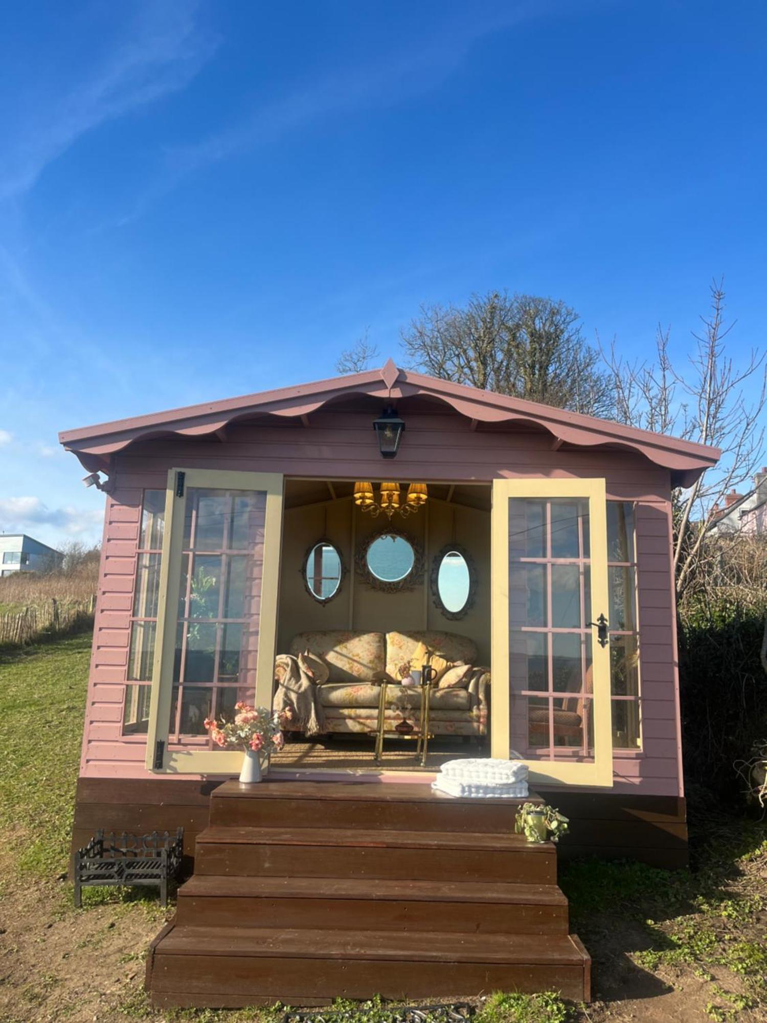 The Pink Cottage Upstairs Suite & Garden Summer Room Whitehead Екстер'єр фото