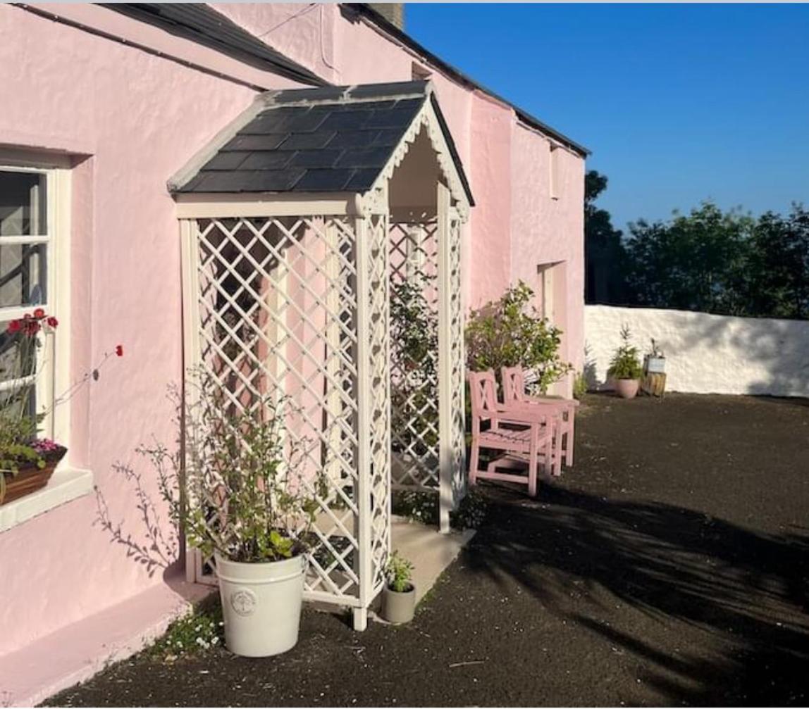 The Pink Cottage Upstairs Suite & Garden Summer Room Whitehead Екстер'єр фото